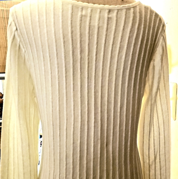 V Neck Sweater~ Sweeping Lines - Picture 5 of 6